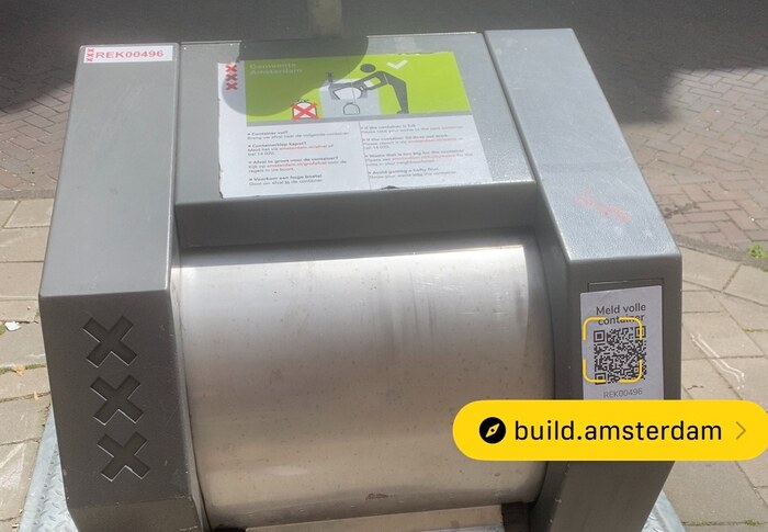 container with qr code